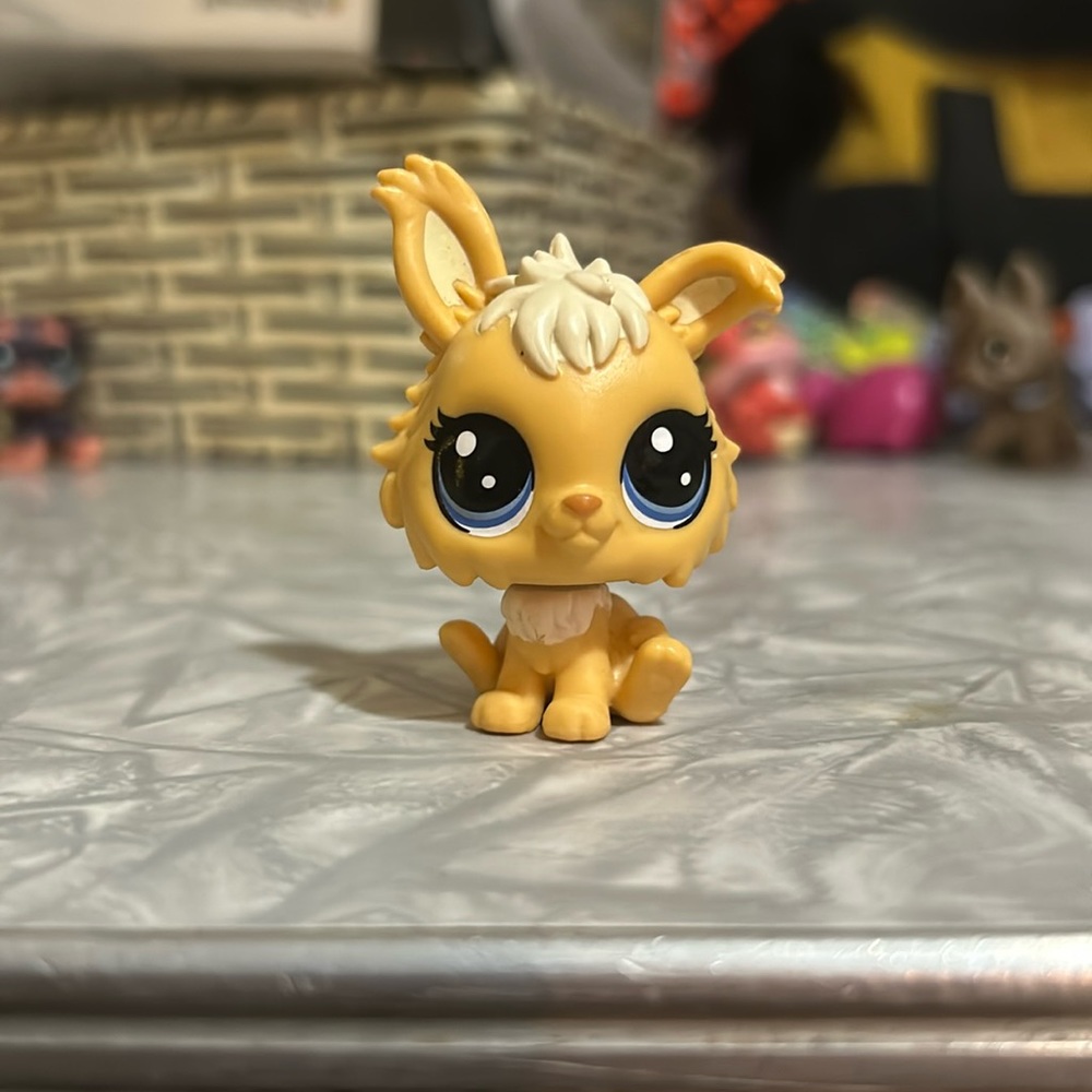 Littlest Pet Shop Yellow Fuzzy Rabbit